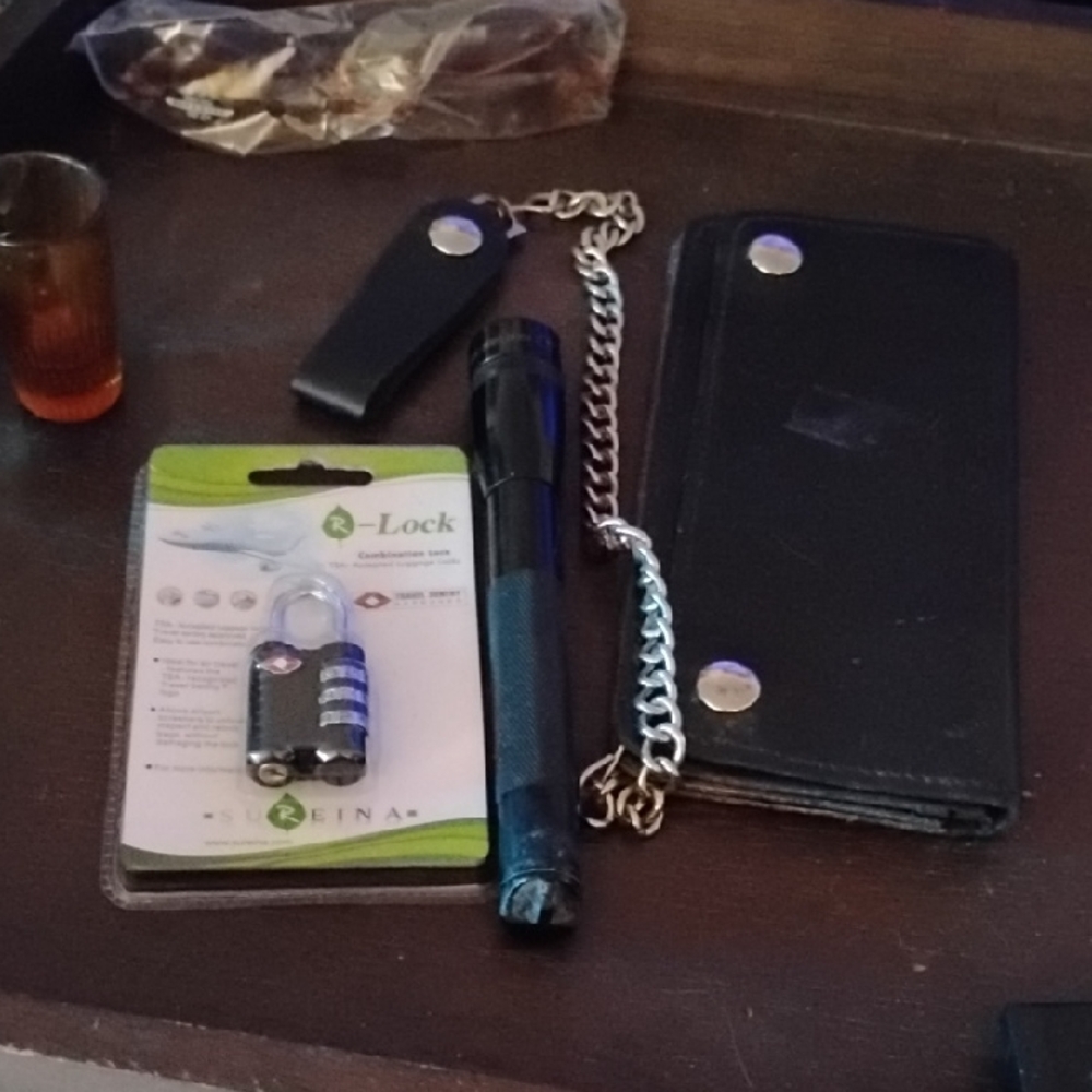 Black Leather Wallet with Chain&Mini Maglight &RLock